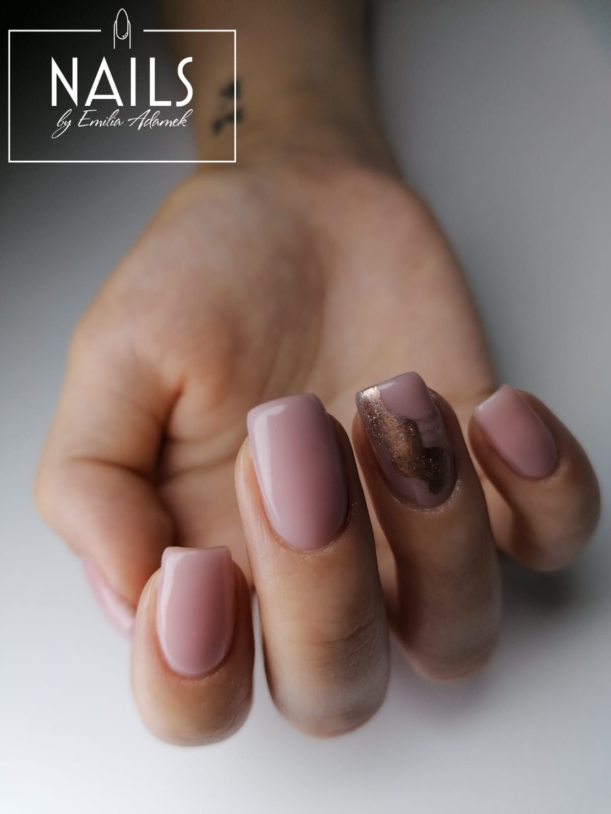 Nails by Emilia Adamek - Nagelstudio, Kosmetik und Fußpflege in Berlin Karow, Buch, Blankenburg, Pankow und Umgebung - Professionelles Nagel, Nägel, Nails, Nageldesign Nagelstudio und Wimpernstudio in 13125 Nähe S Bahnhof Berlin Karow, Buch, Blankenburg bei Emilia Adamek. Die beste Nageldesigenrin und Produkte für Stiletto, Ballerina, Babyboomer, Polygel, Cat Eye, Fullcover, French, Natur, Glitzer, Nagel, Nägel, Nails Studio, Nagelstudio, Nageldesign, Nail Art, Nail design, Nagelmodellage, Design, Maniküre, Shellac, Gellack, Spa Maniküre, UV Nagellack, Wimpern, Wimpernverlängerung, Wimpernverdichtung, Wimpernwelle, Verlängerung, Verstärkung, Naturnagelverstärkung, Auffüllen, Tips, Schablonentechnik, Gel, Gel-Technik, UV-Licht, UV-Gele.